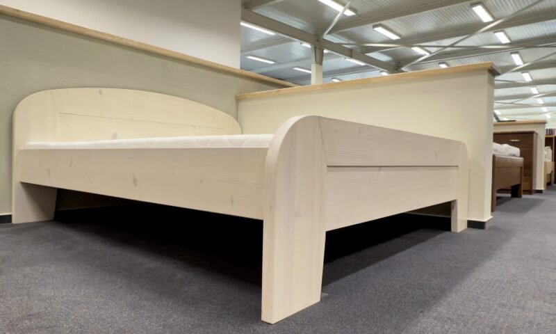 Postel z masivu Sam - moření bílá